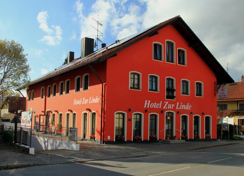 Hotel Zur Linde Hohenlinden Buitenkant foto