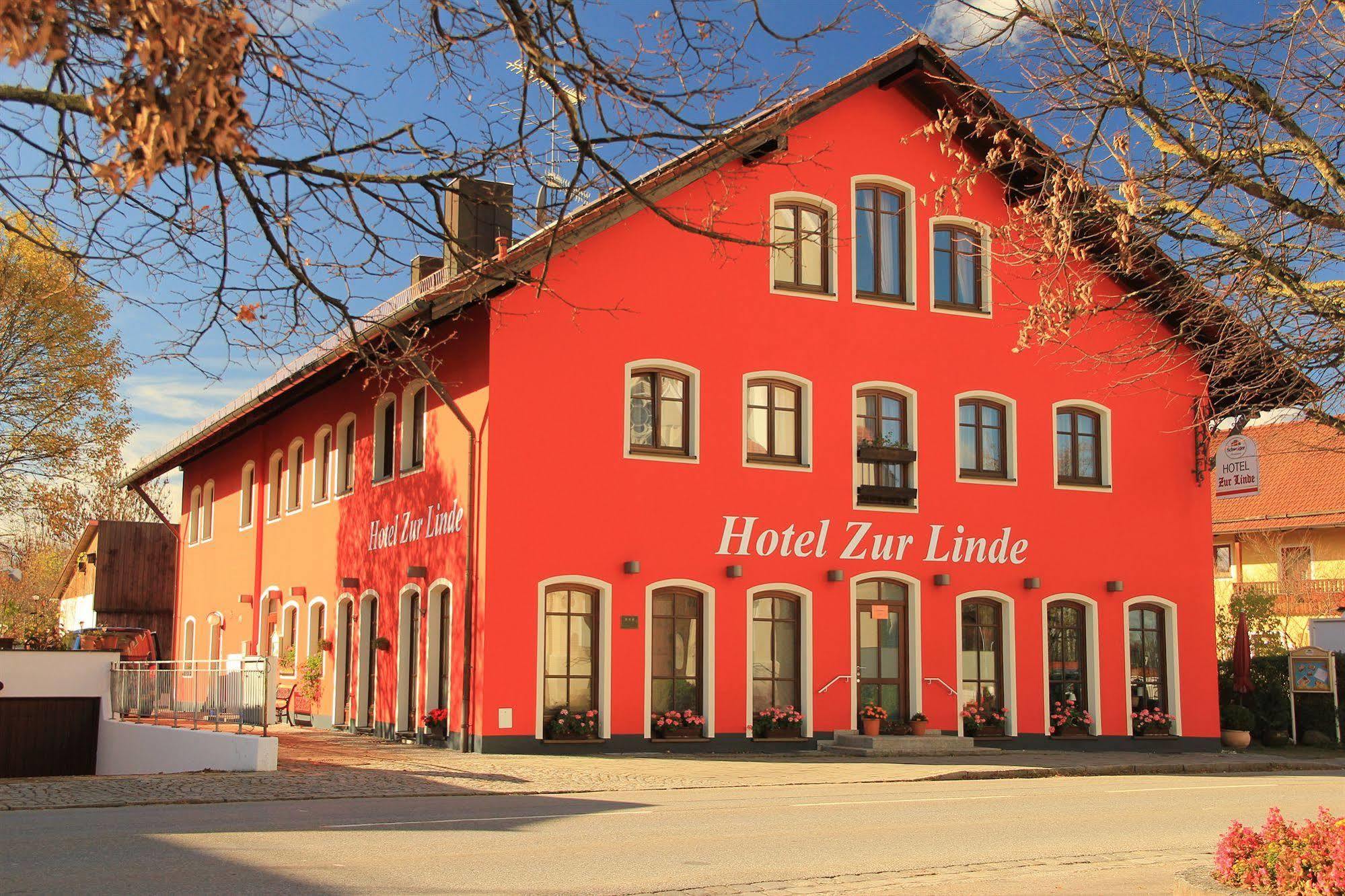 Hotel Zur Linde Hohenlinden Buitenkant foto