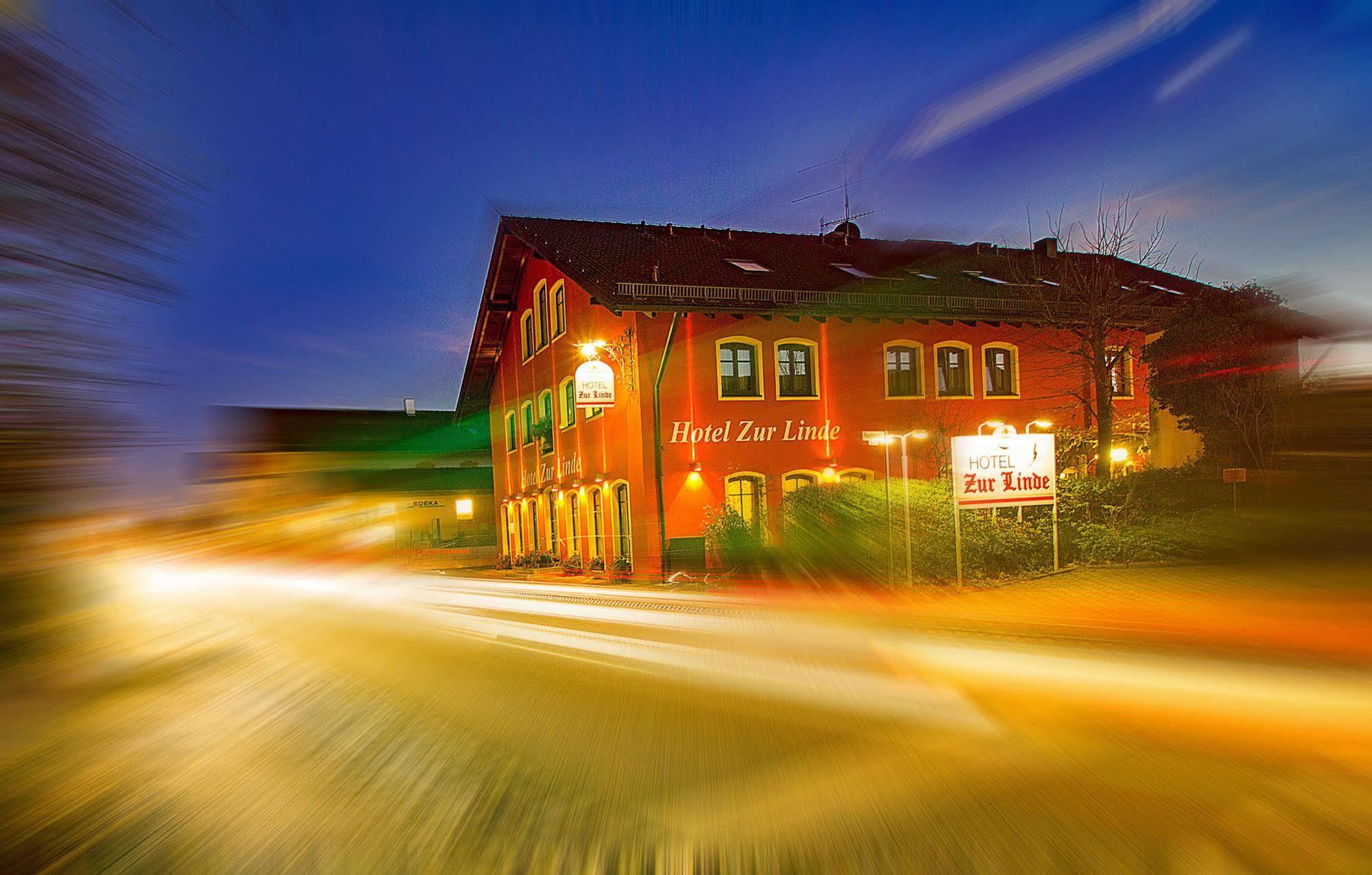 Hotel Zur Linde Hohenlinden Buitenkant foto